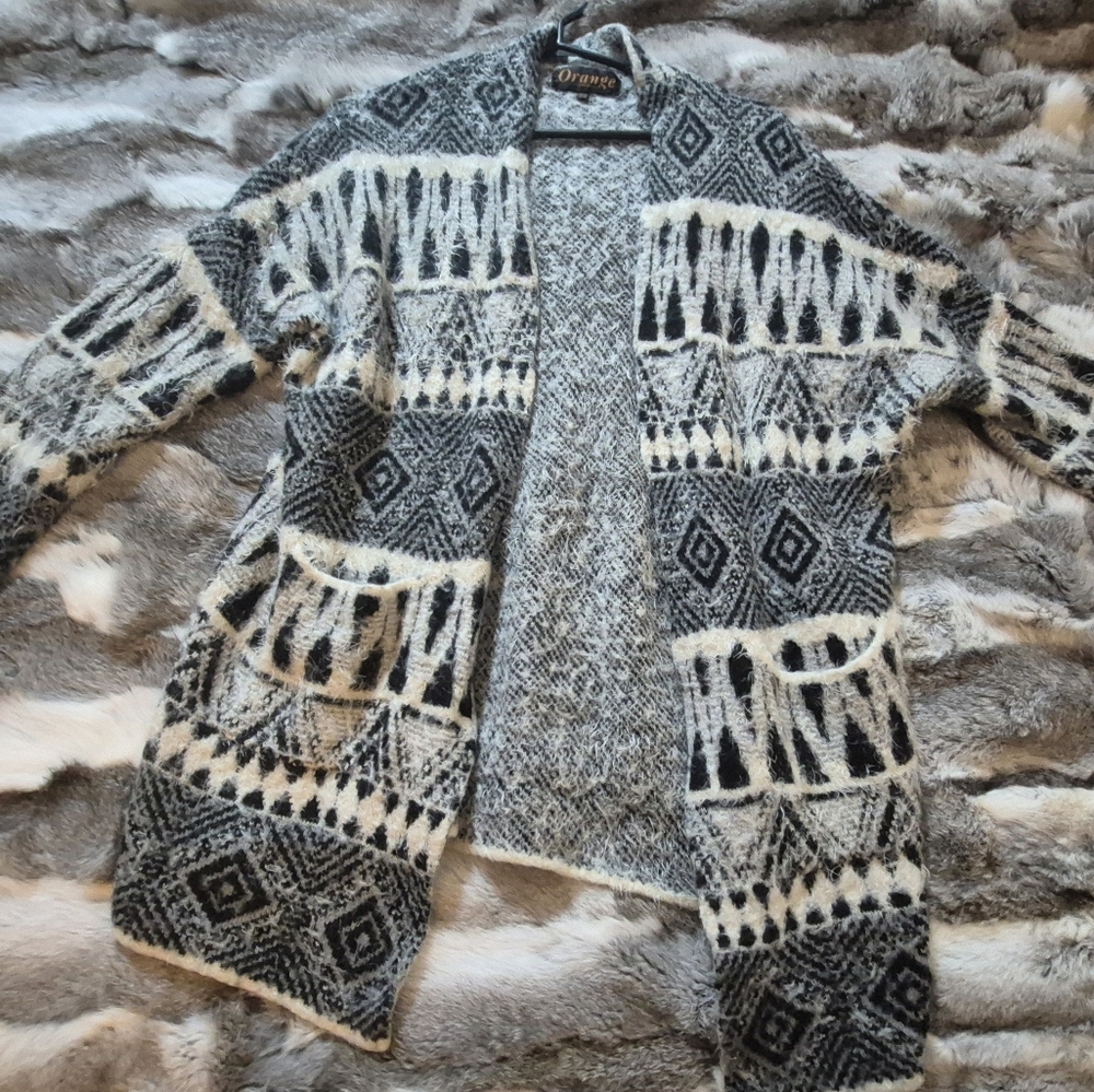 Stylish Geometric Pattern Cardigan - Black and White
